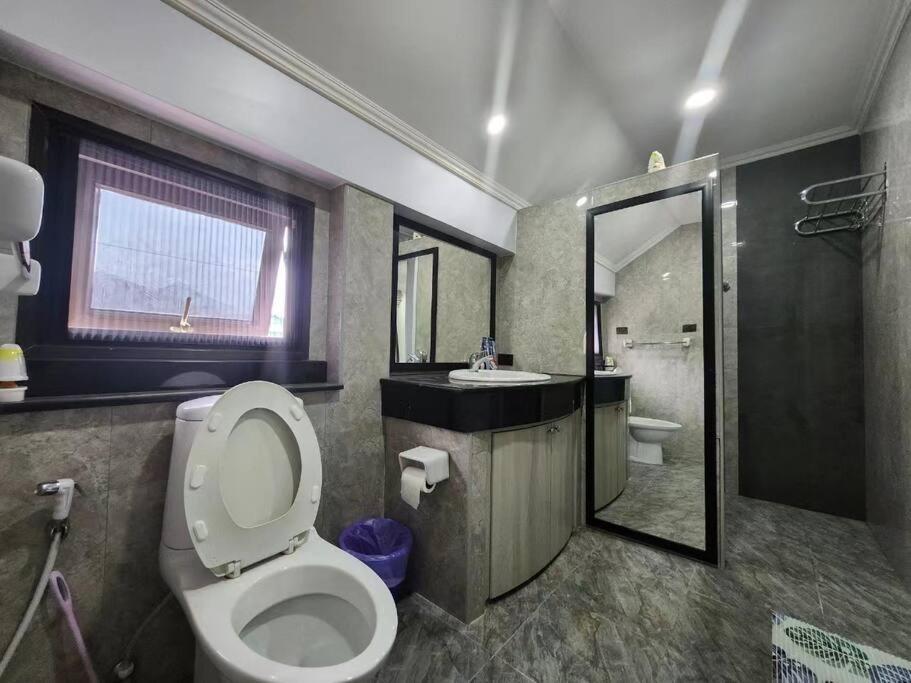 Villa D20芭提雅市中心4卧泳池别墅，靠近海滩，21航站楼，好莱坞夜店 *