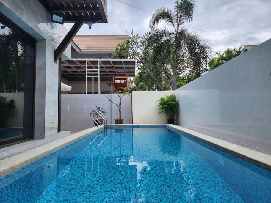 Villa D20芭提雅市中心4卧泳池别墅，靠近海滩，21航站楼，好莱坞夜店 *